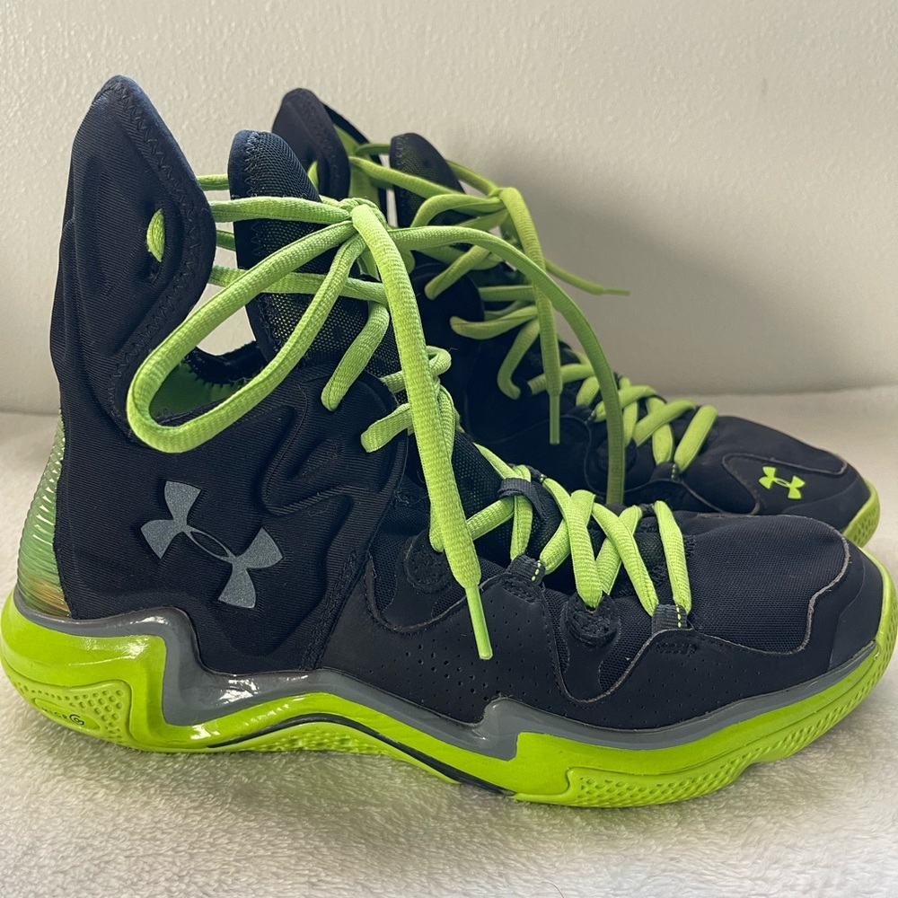 Under Armour Micro G Charge Volt size 9.5